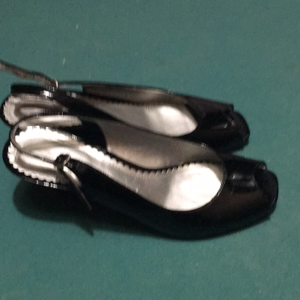 Size 7 Jones Nee York open toed small heels